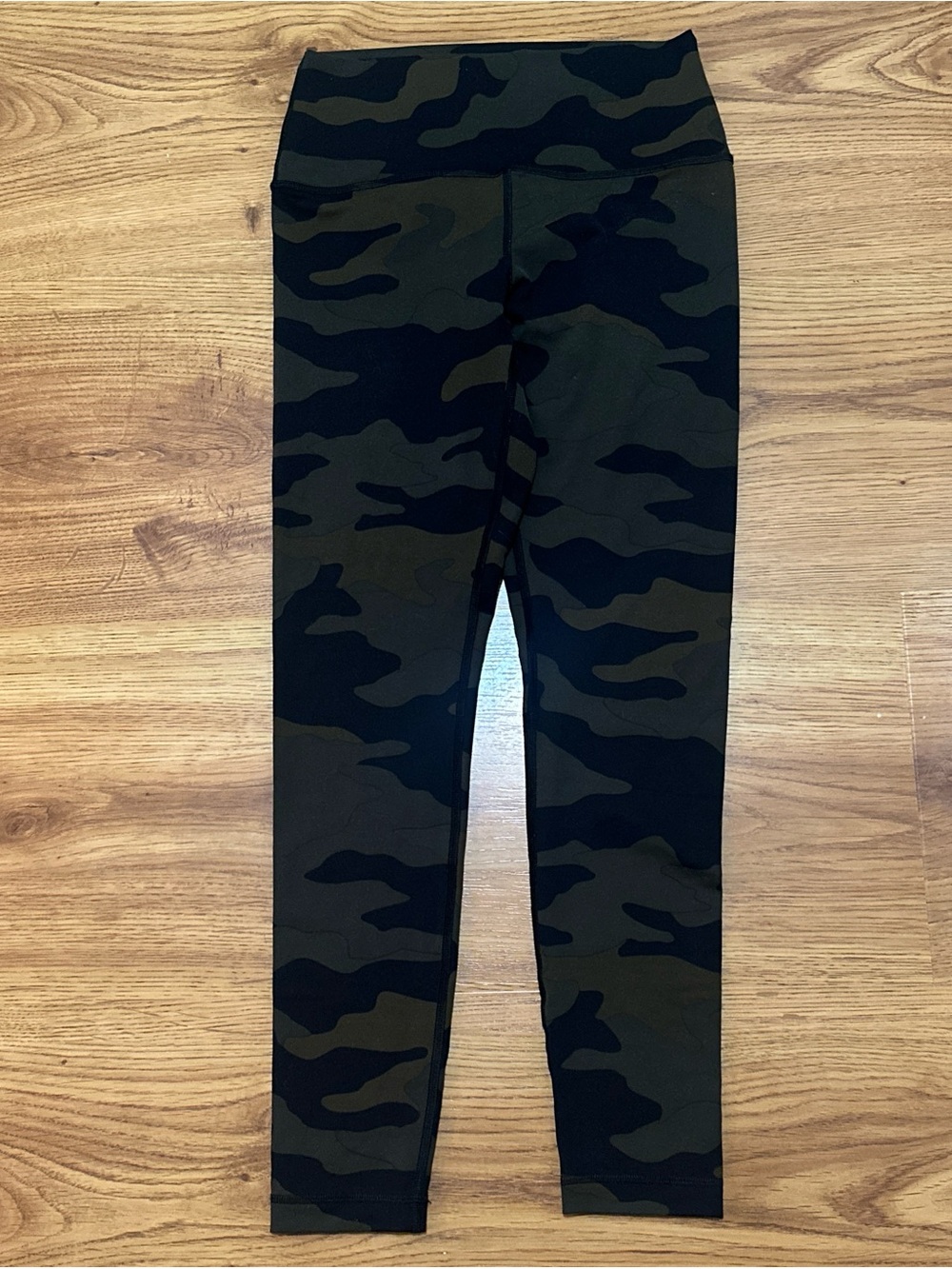 PINK Victoria’s Secret Ultimate Camo Leggings Size M